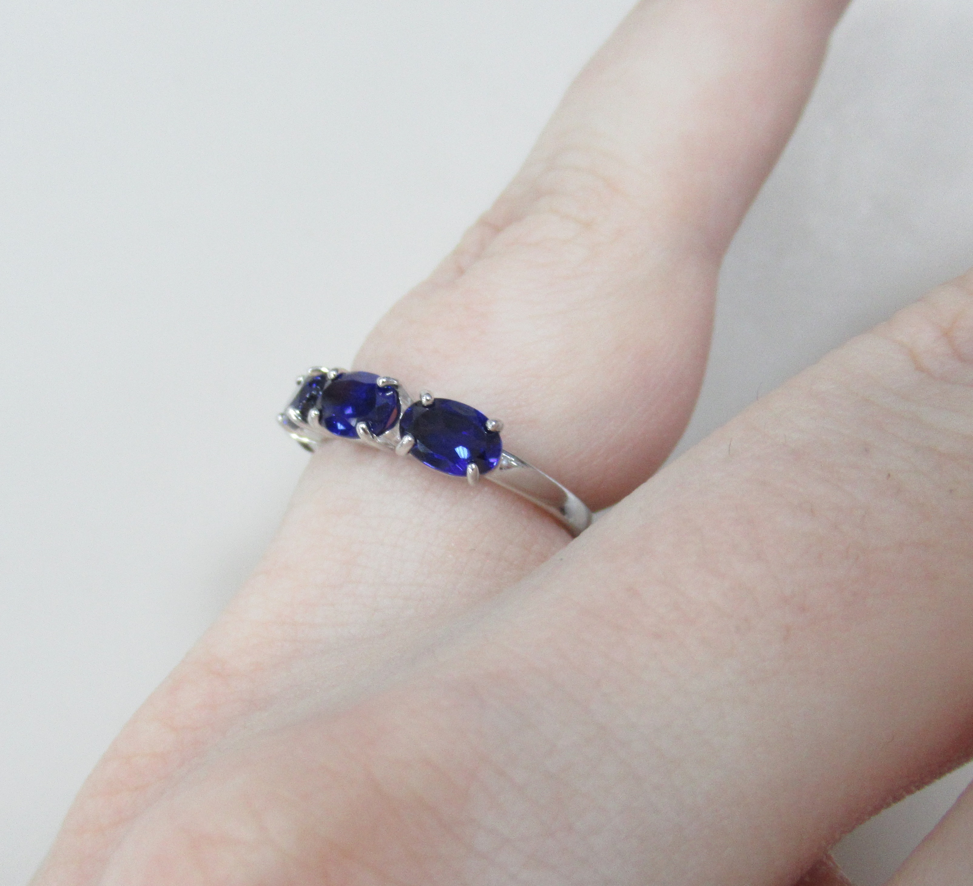 Серебряное кольцо с корундами